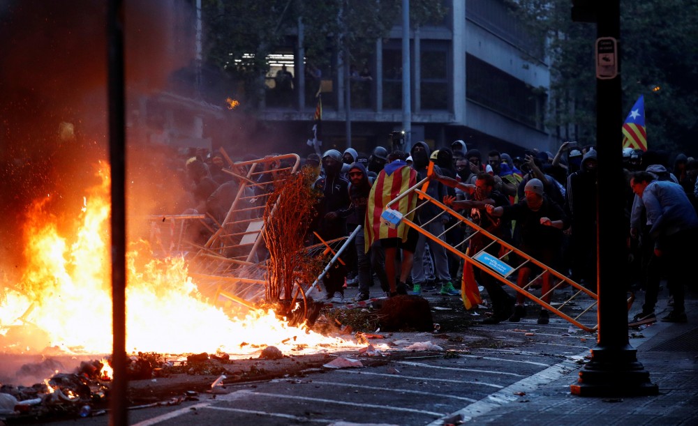 İspanya'da protestolar nedeniyle hayat durdu