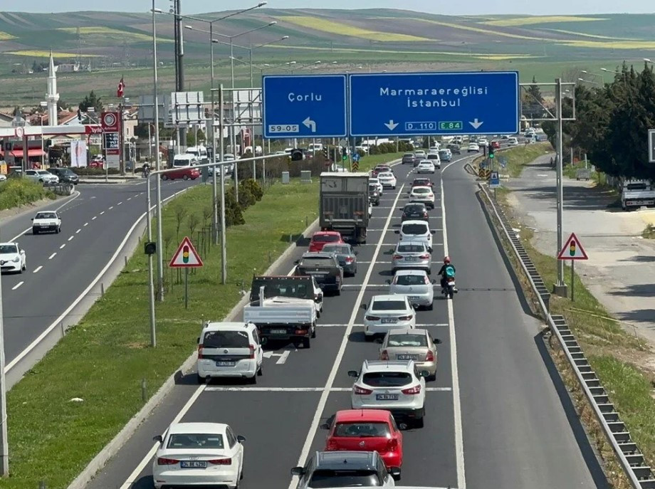 Bayram dönüşü trafikte büyük yoğunluk