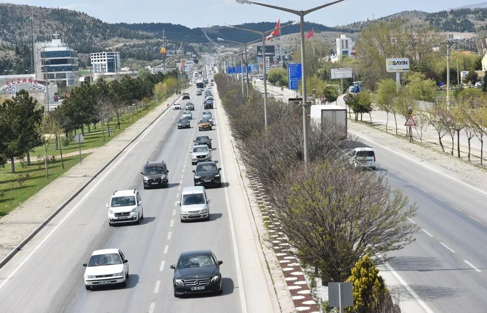 Bayram dönüşü trafikte büyük yoğunluk