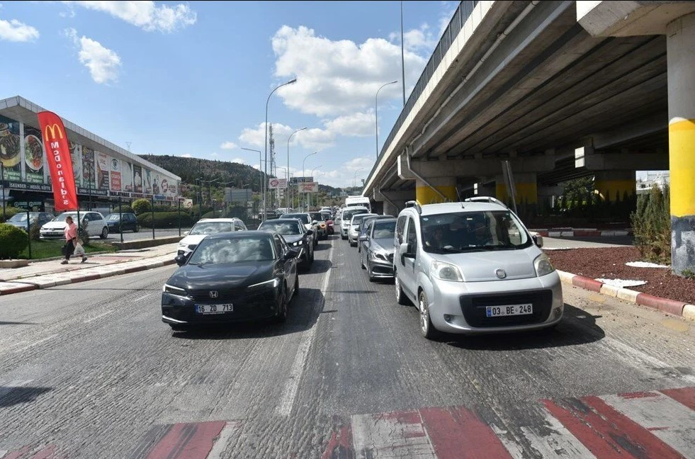 Bayram dönüşü trafikte büyük yoğunluk